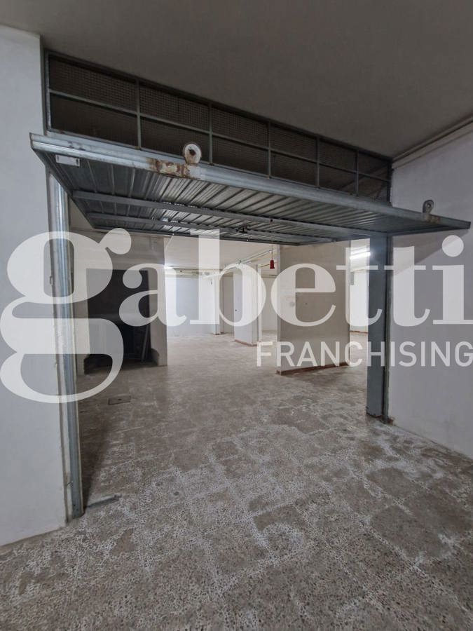 Box/Garage 119mq in vendita a Brindisi