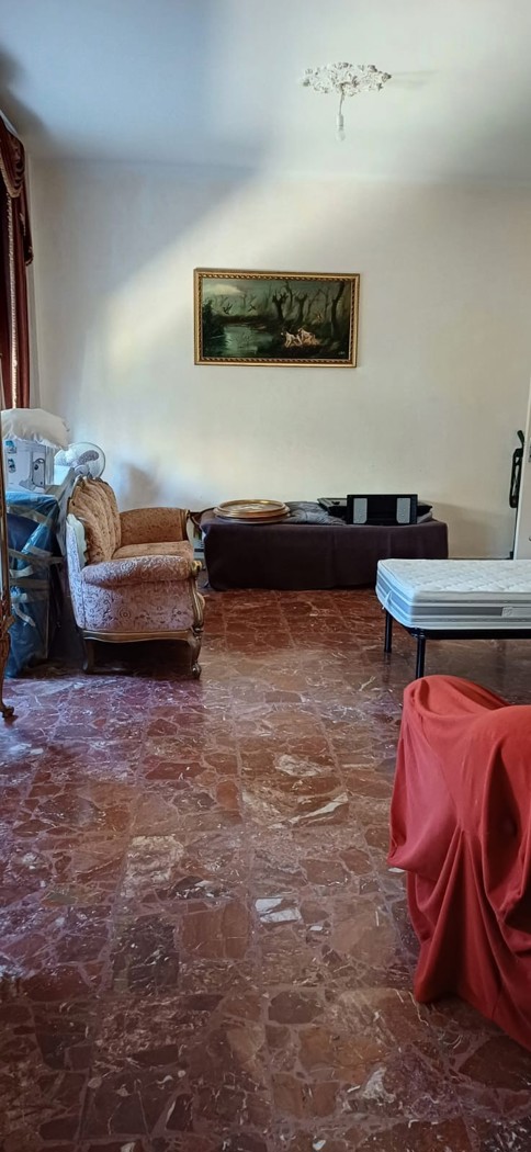 Quadrilocale arredato in affitto a Brindisi