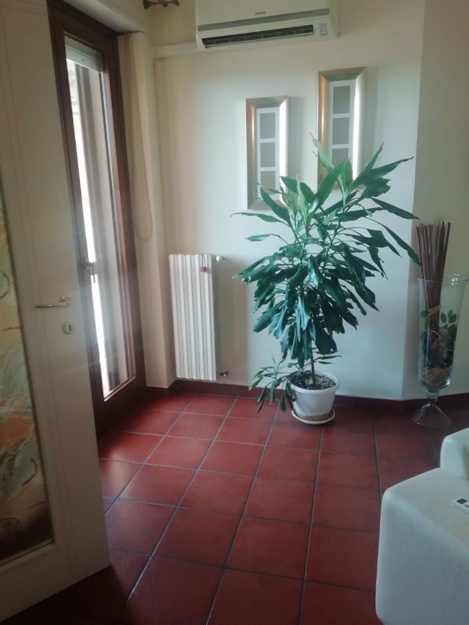 Trilocale con box a Brindisi