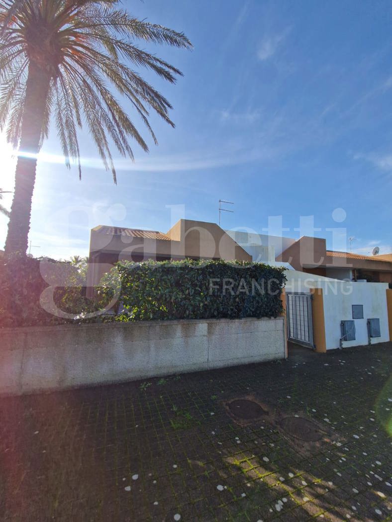 Villa arredata in affitto a Brindisi