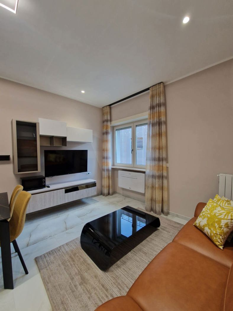 Trilocale arredato in affitto a Brindisi