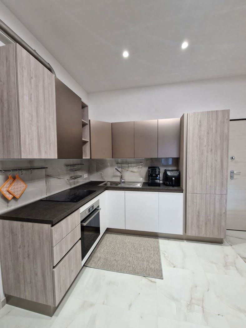 Trilocale arredato in affitto a Brindisi