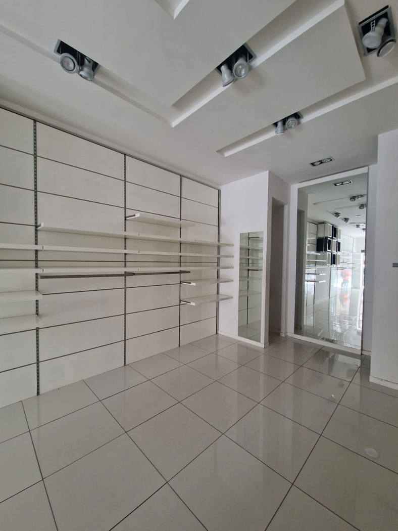 Negozio in affitto a Brindisi