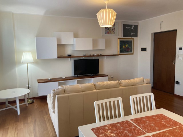 Trilocale arredato in affitto a Brindisi