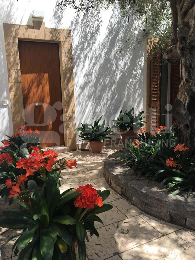 Villa con giardino a Brindisi