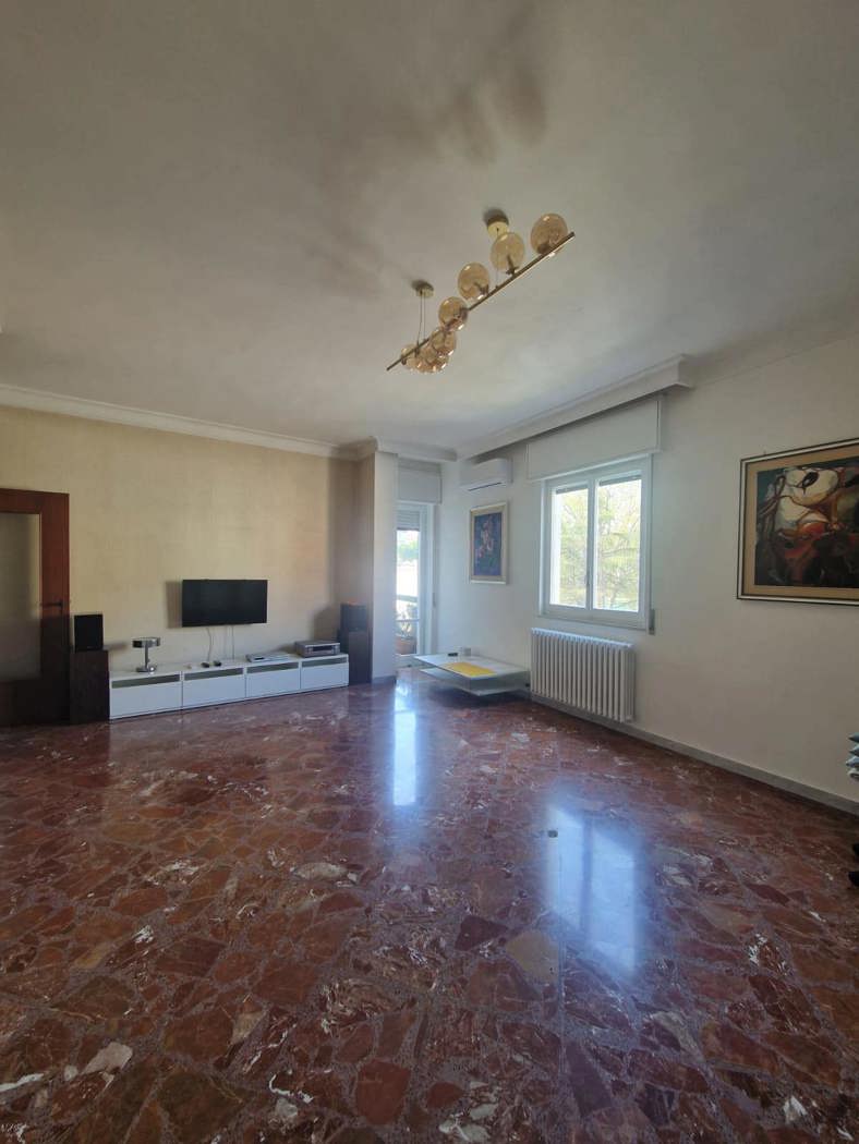 Quadrilocale arredato in affitto a Brindisi