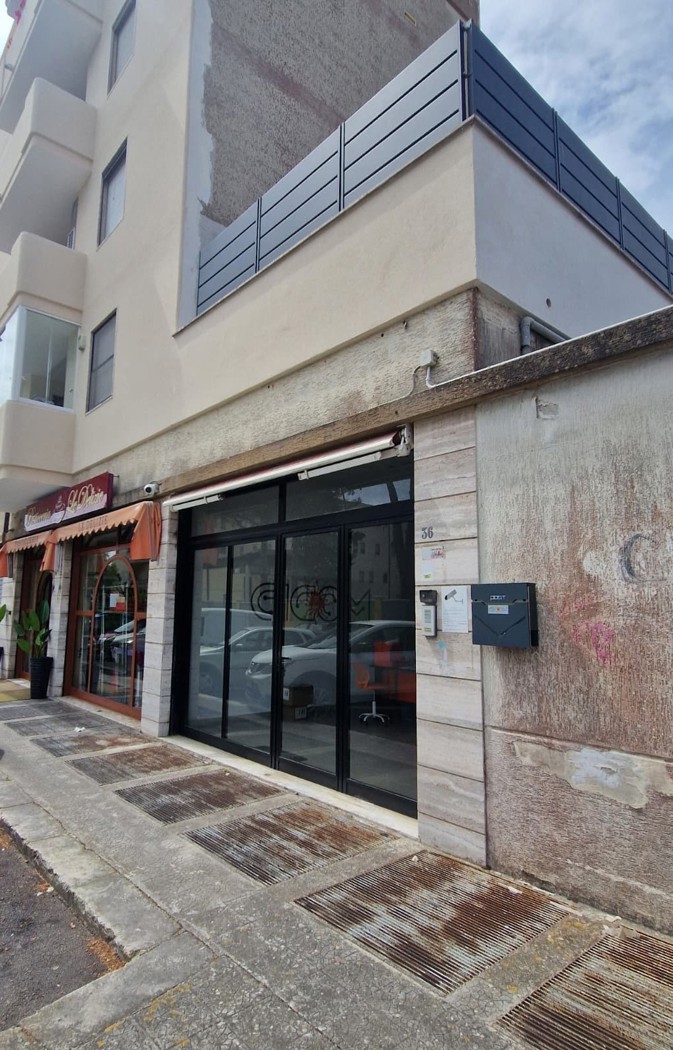 Negozio con box doppio a Brindisi