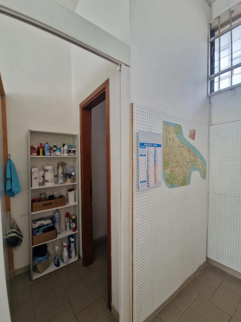 Negozio con box doppio a Brindisi