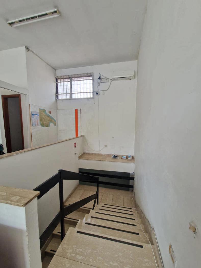 Negozio con box doppio a Brindisi