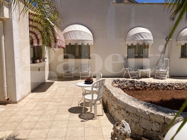 Villa con giardino a San Vito dei Normanni