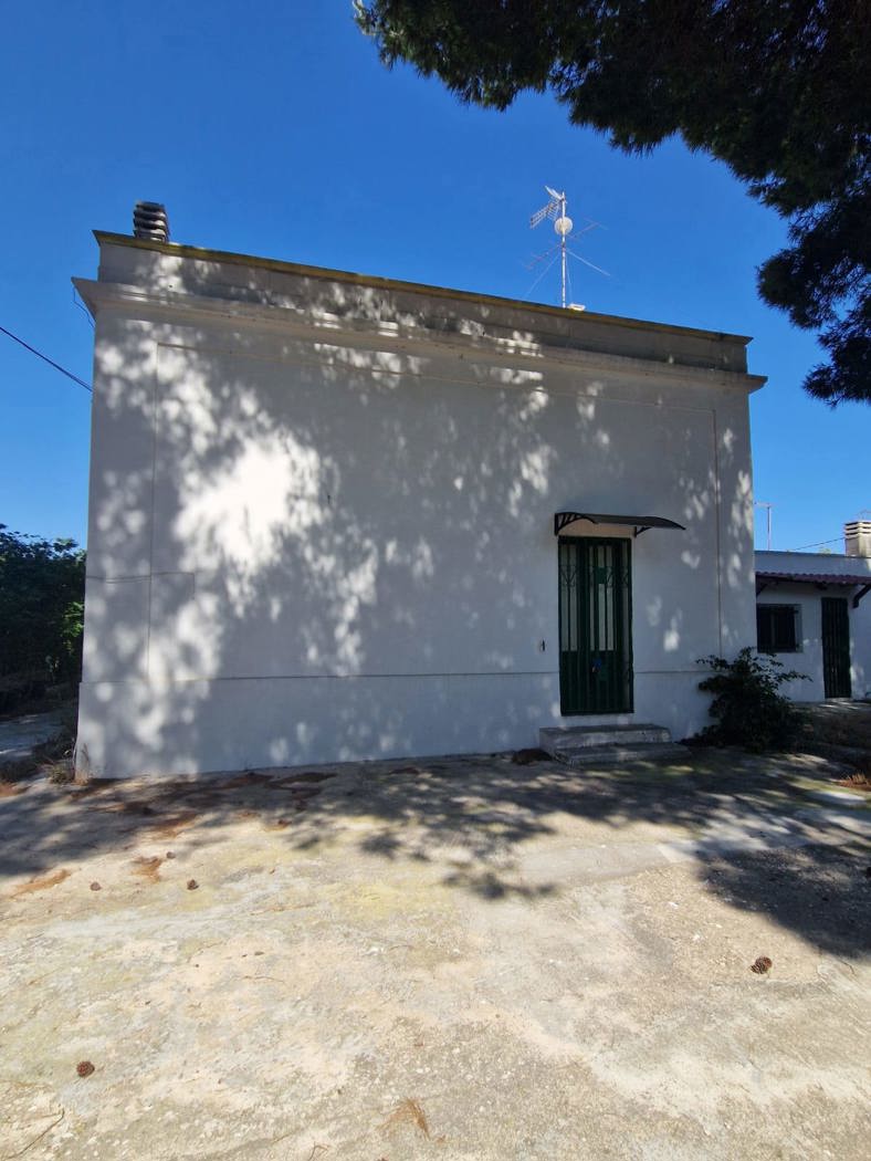 Villa con giardino a Brindisi