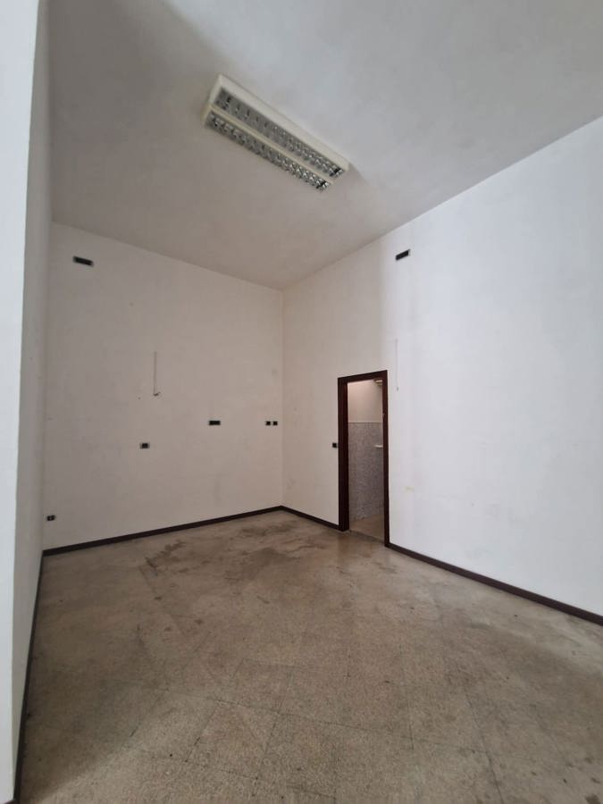 Negozio in affitto a Brindisi