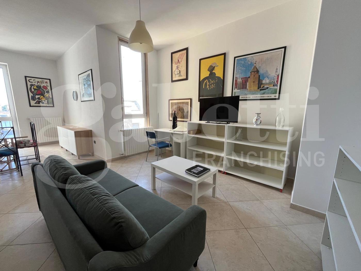Casa indipendente arredata in affitto a Brindisi