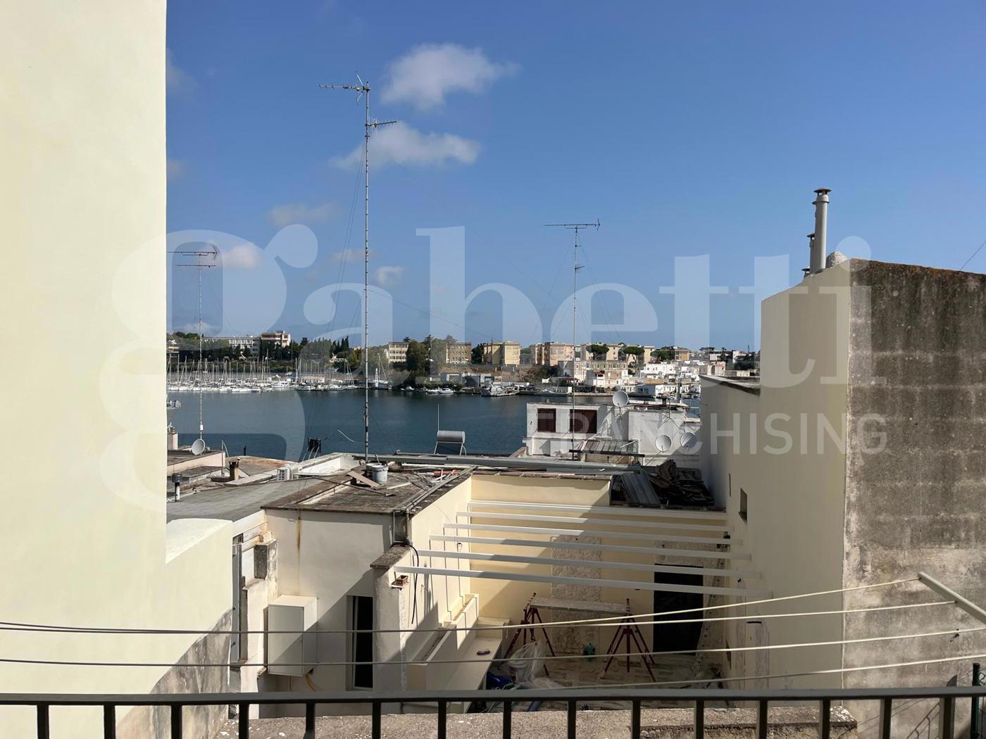Casa indipendente arredata in affitto a Brindisi
