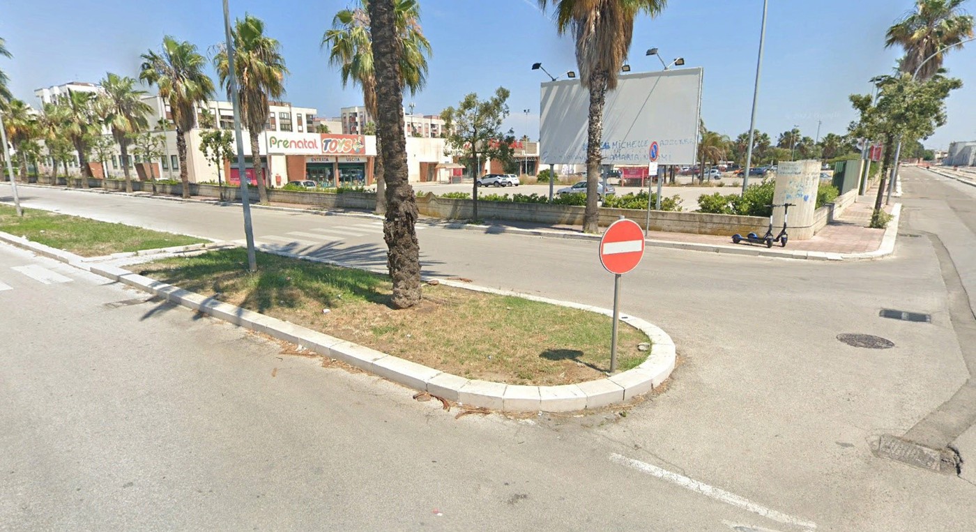 Locale commerciale in affitto a Brindisi
