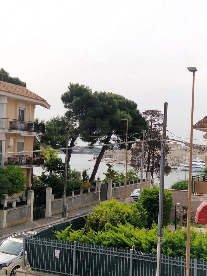 Trilocale arredato in affitto a Brindisi