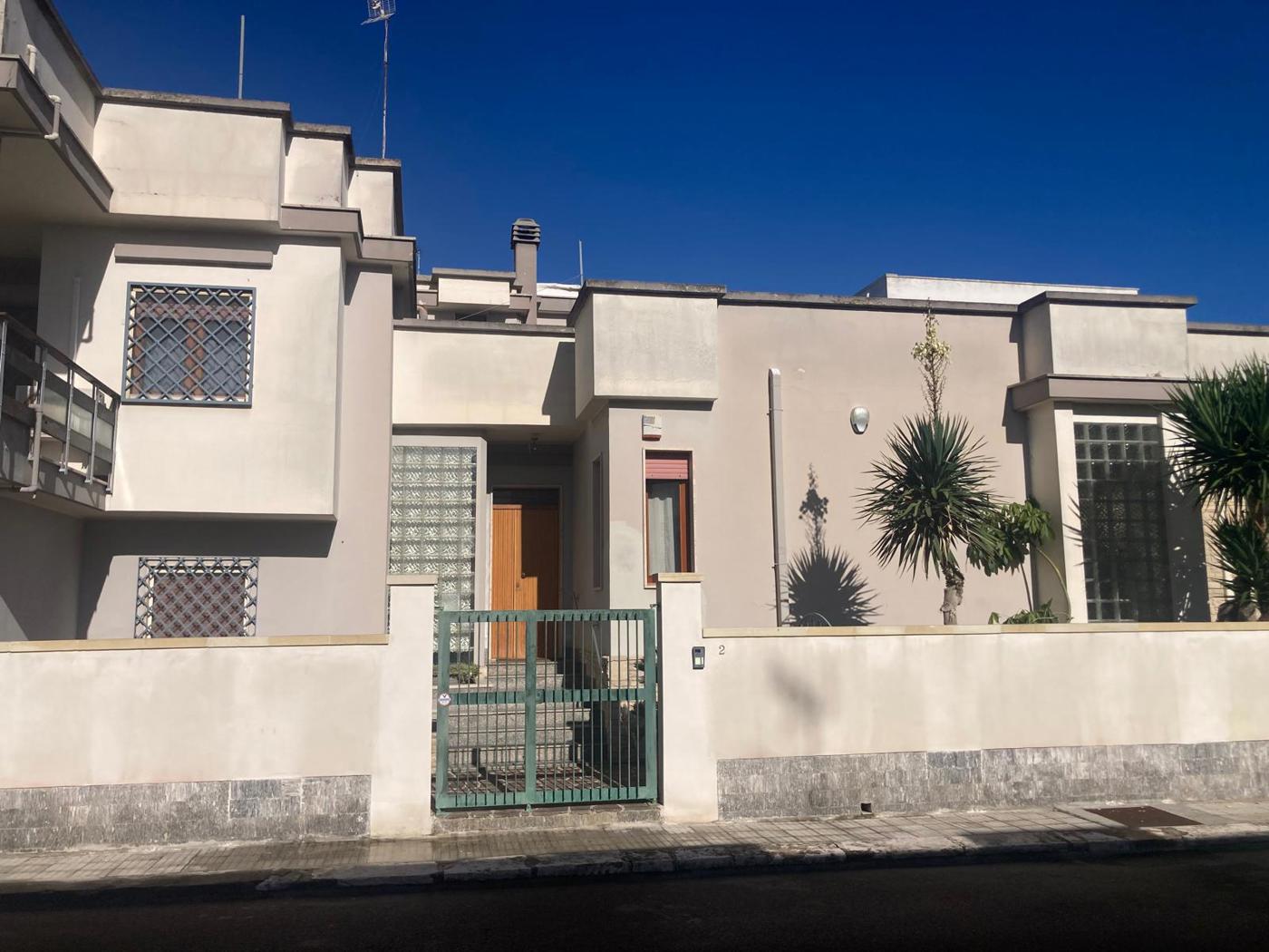 Villa con giardino a San Pietro Vernotico
