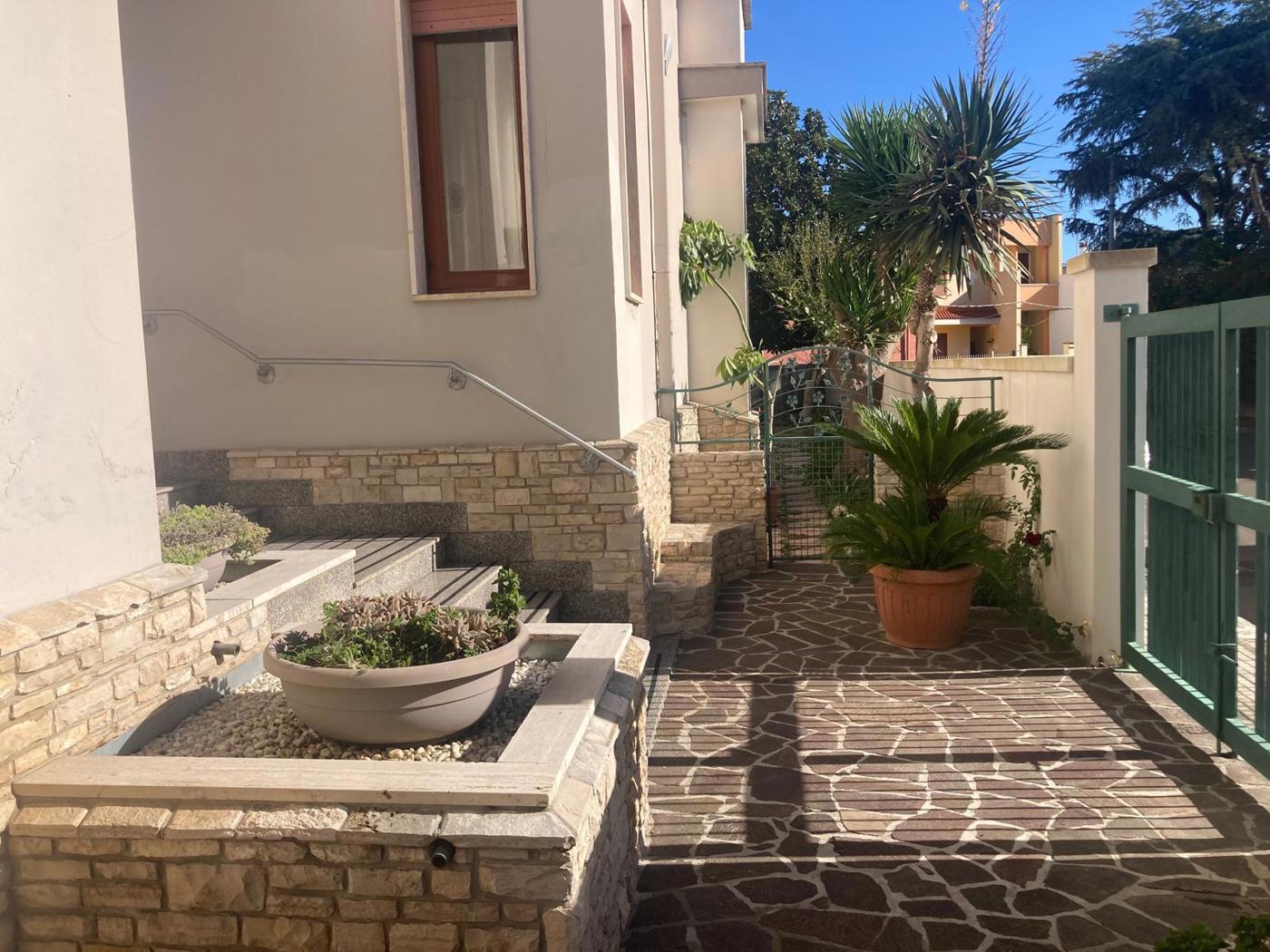 Villa con giardino a San Pietro Vernotico