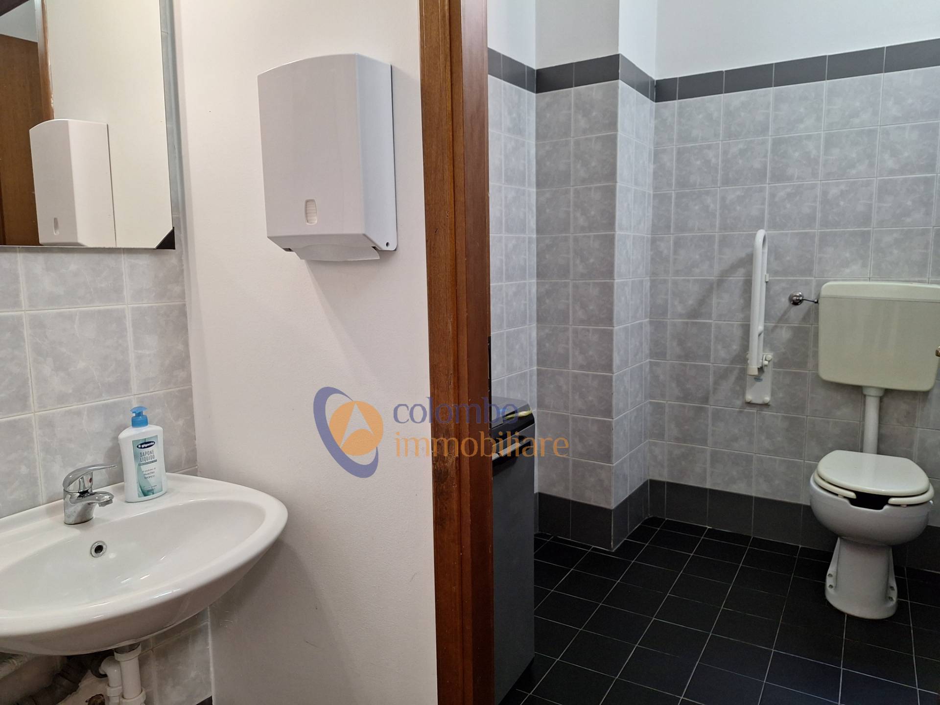 Negozio in vendita a Busto Arsizio, Centro