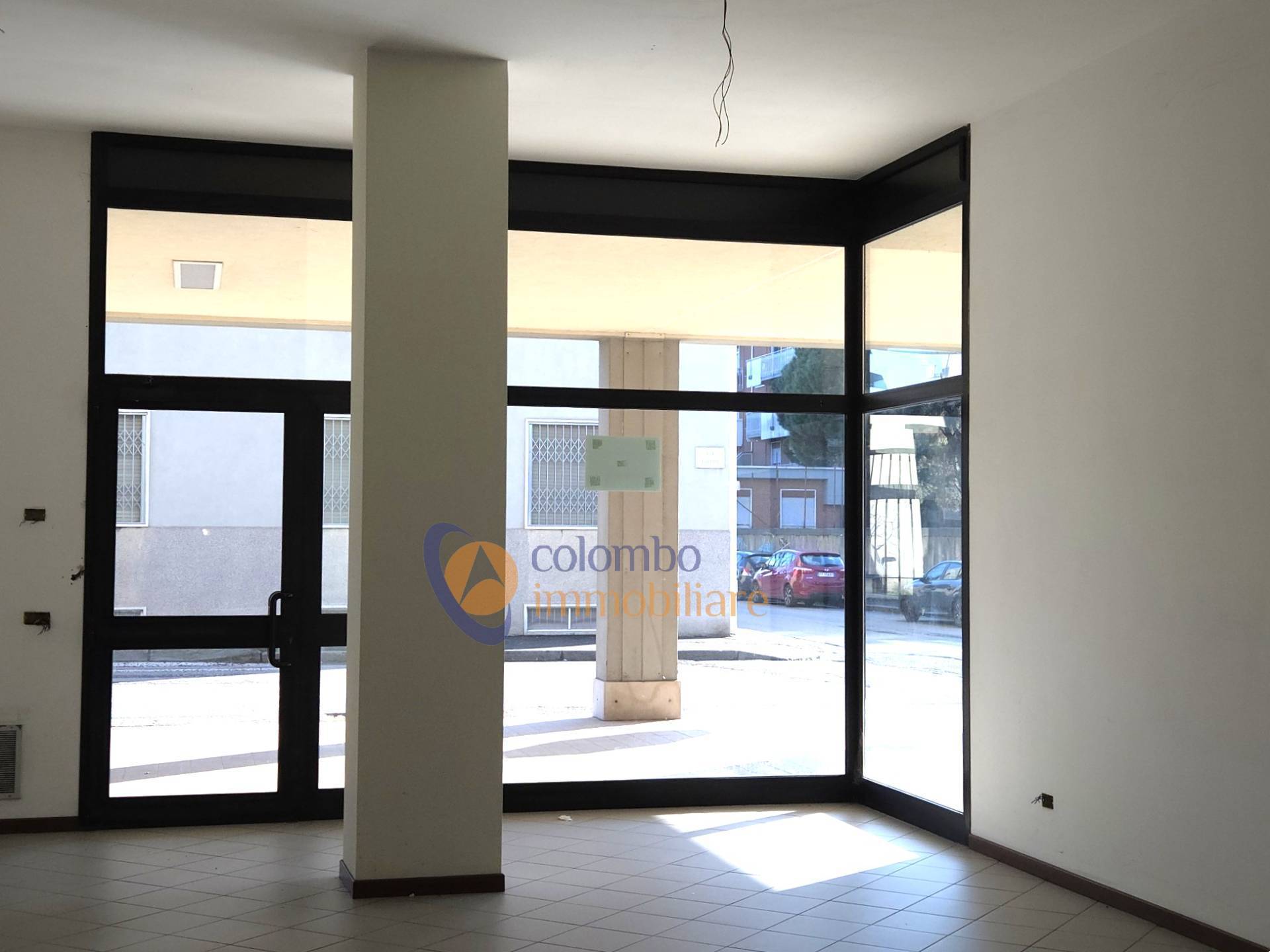 Negozio in vendita a Busto Arsizio, Don Paolo