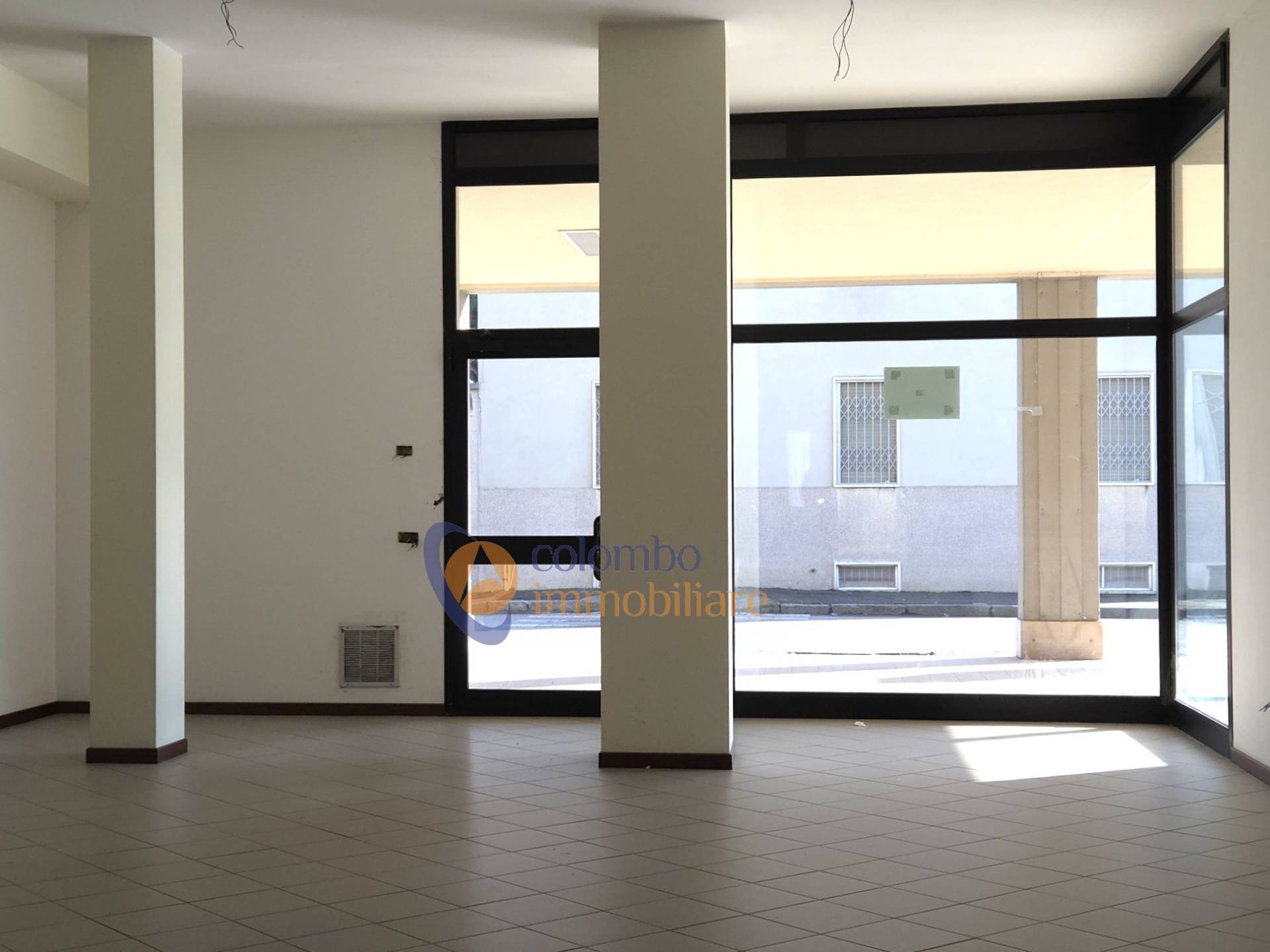 Negozio in vendita a Busto Arsizio, Don Paolo