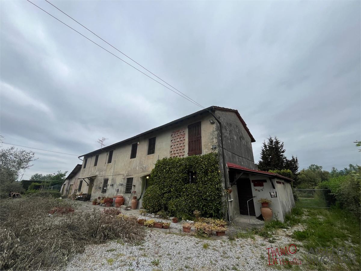 Rustico in vendita a Massarosa