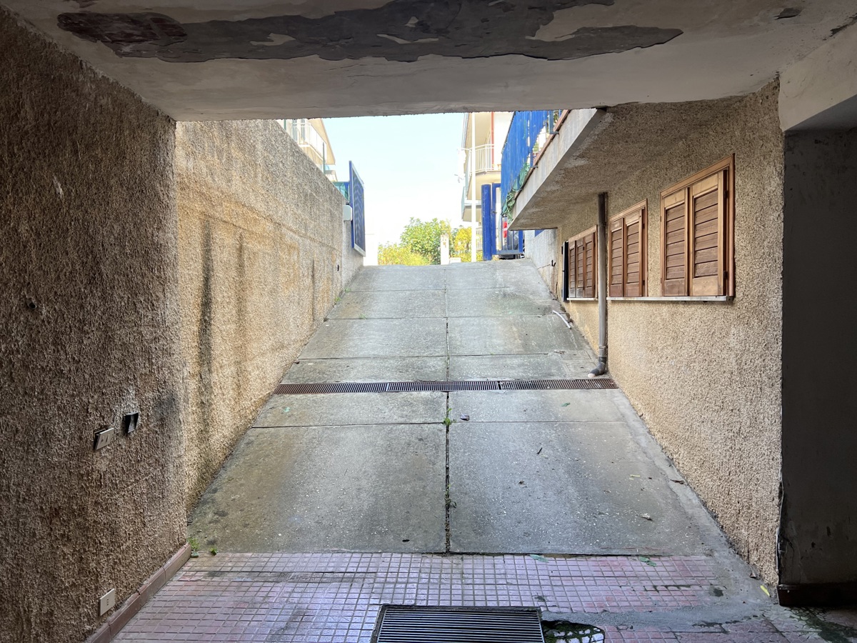 Box/Garage 30mq in vendita a Amantea