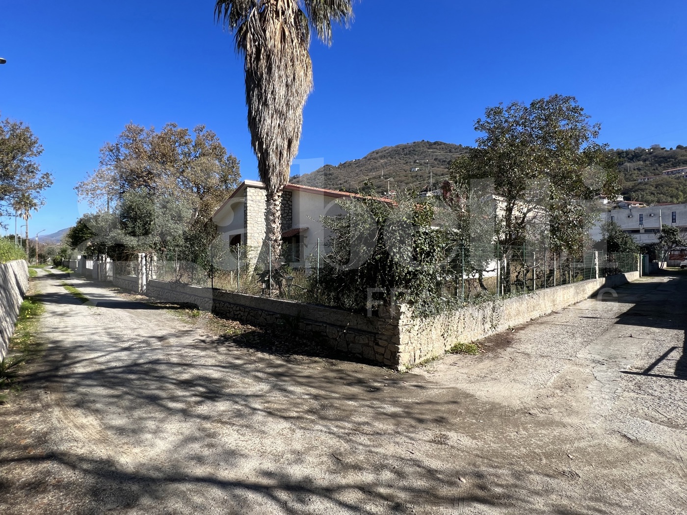 Casa indipendente in vendita a Falconara Albanese