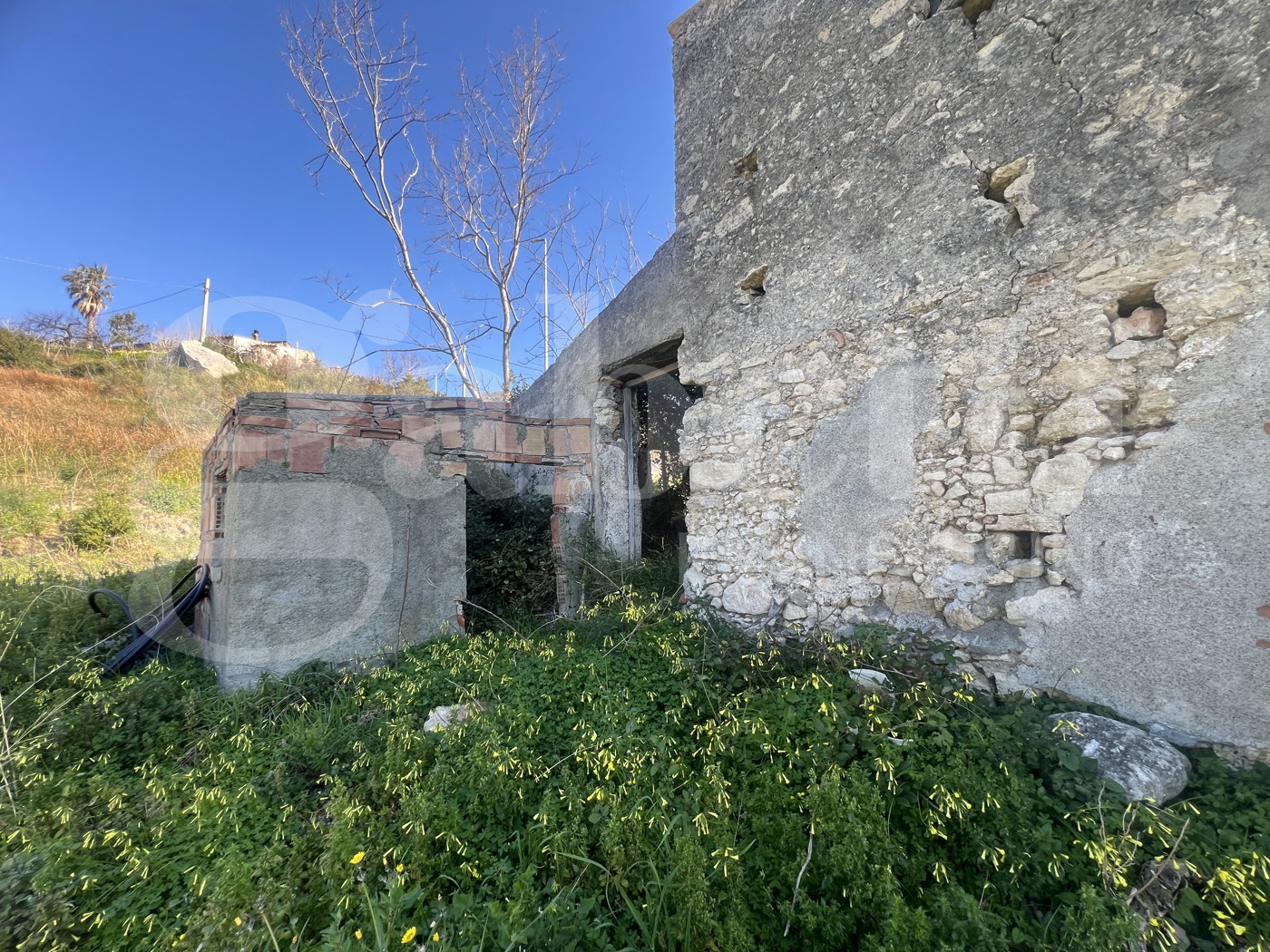 Rustico da ristrutturare a Falconara Albanese