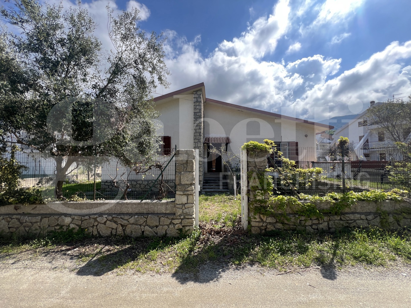 Casa indipendente in vendita a Falconara Albanese