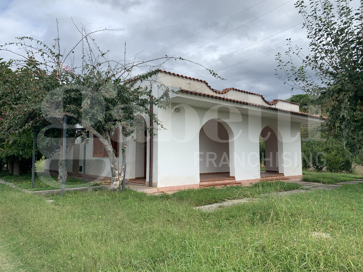 Casa indipendente con giardino a Fiumefreddo Bruzio