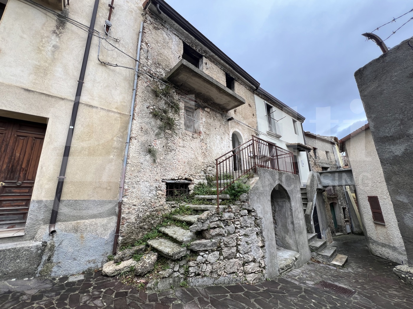 Casa indipendente da ristrutturare a Falconara Albanese