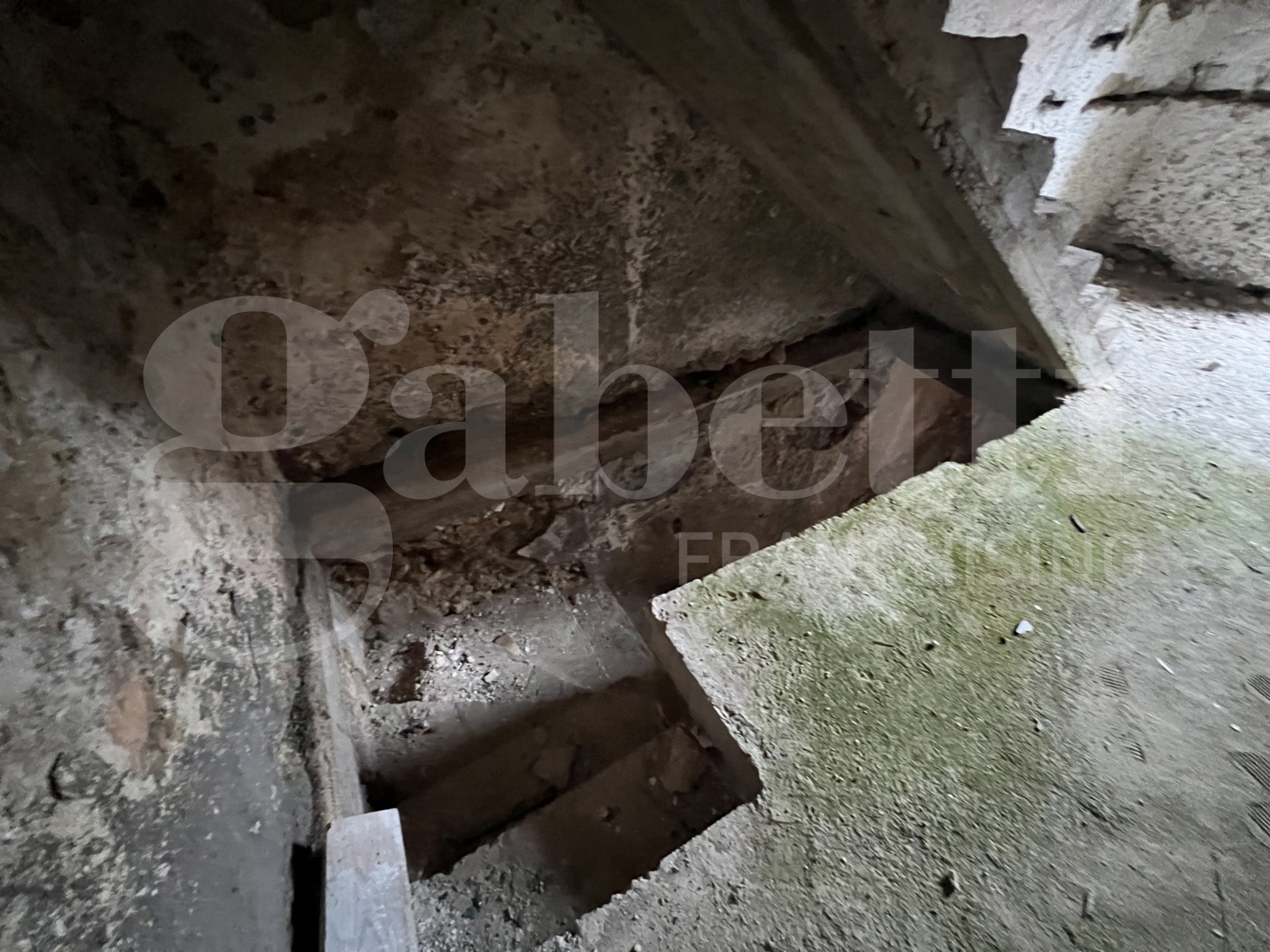 Casa indipendente da ristrutturare a Falconara Albanese