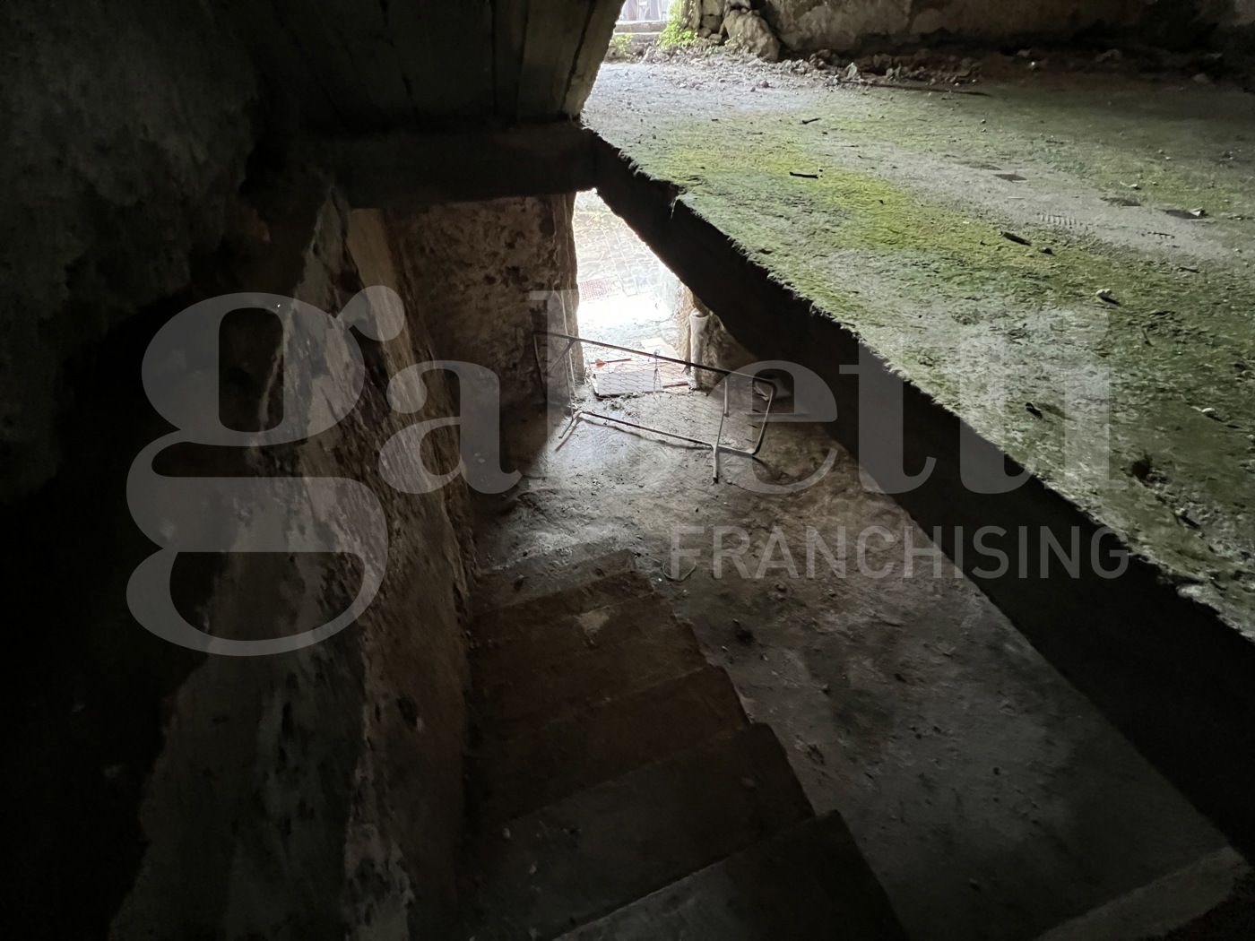 Casa indipendente da ristrutturare a Falconara Albanese