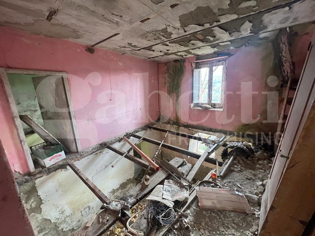 Appartamento da ristrutturare a Cleto