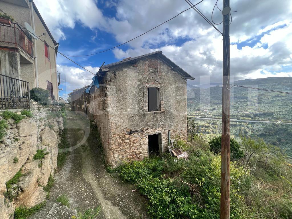 Appartamento da ristrutturare a Cleto