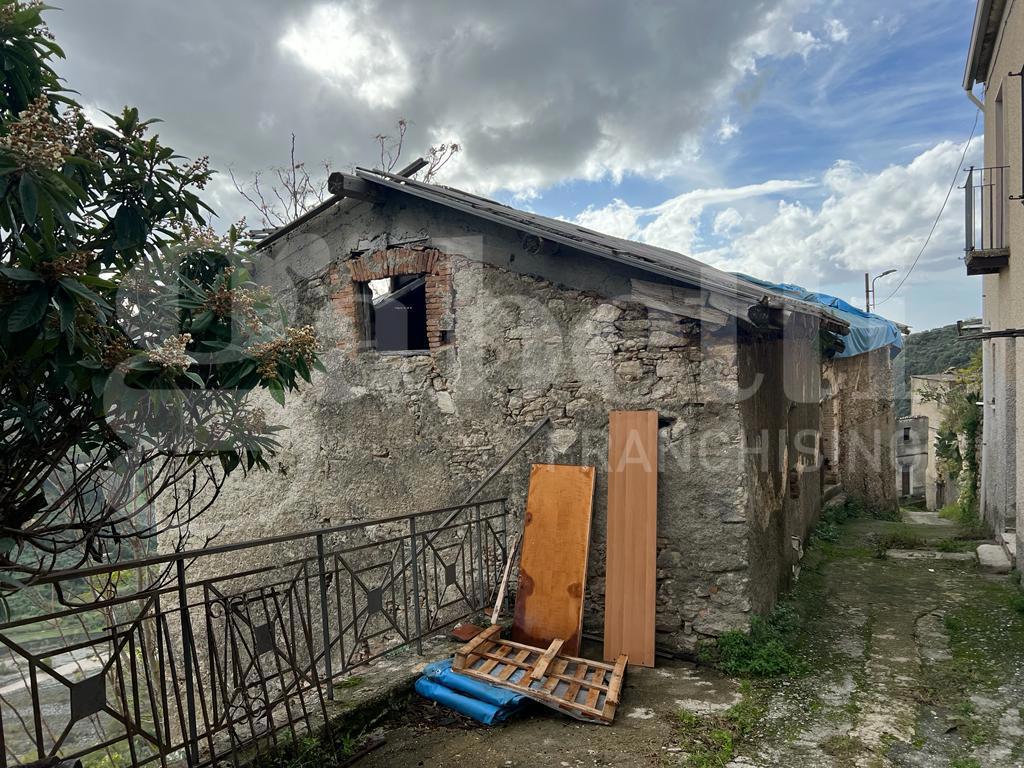 Appartamento da ristrutturare a Cleto