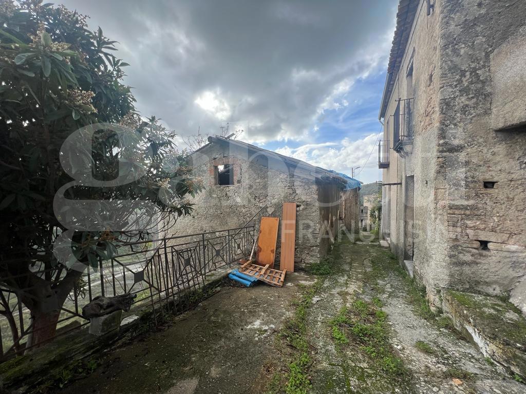 Appartamento da ristrutturare a Cleto