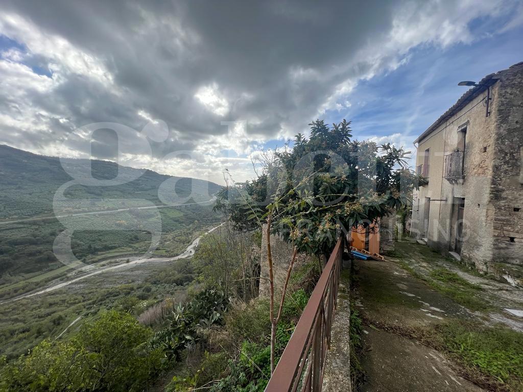 Appartamento da ristrutturare a Cleto