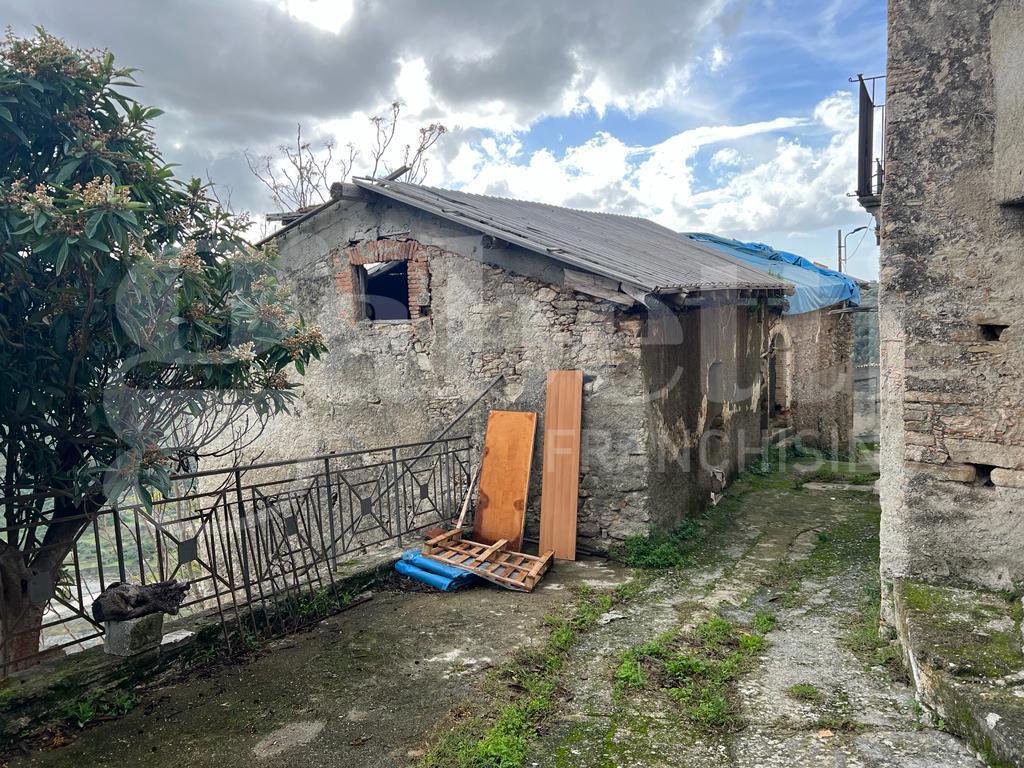 Appartamento da ristrutturare a Cleto