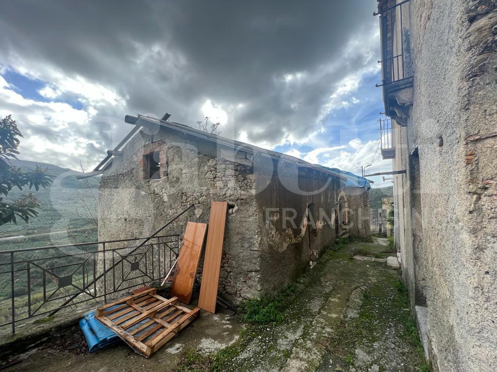 Appartamento da ristrutturare a Cleto