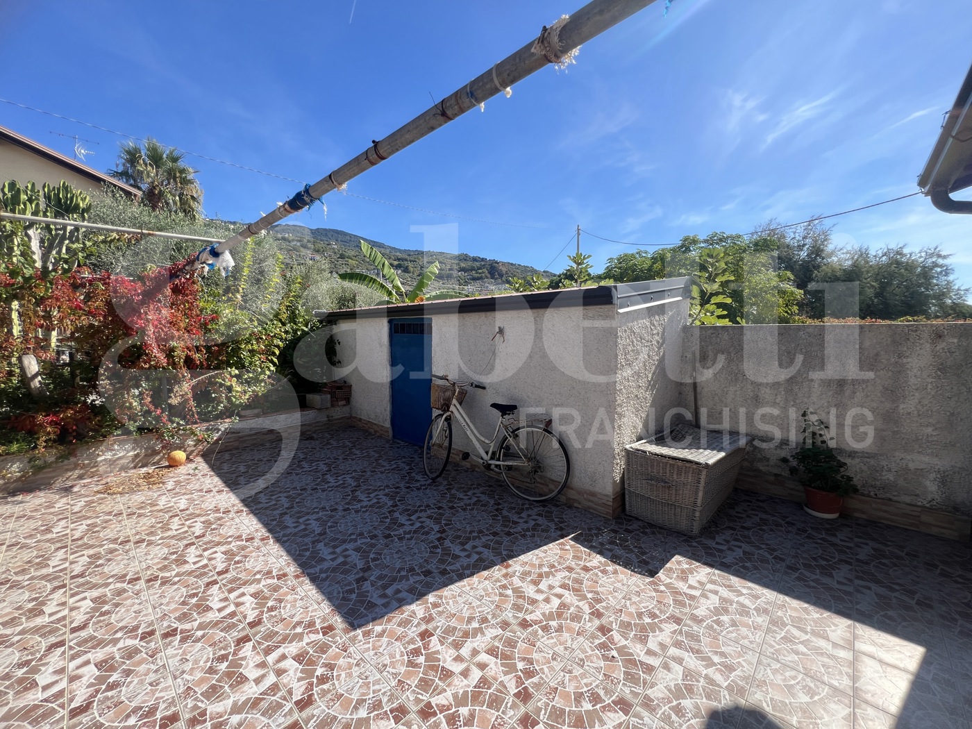 Casa indipendente con giardino a Longobardi