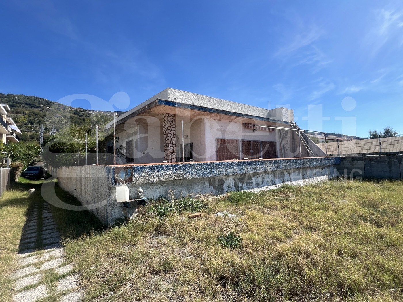 Casa indipendente con giardino a Longobardi