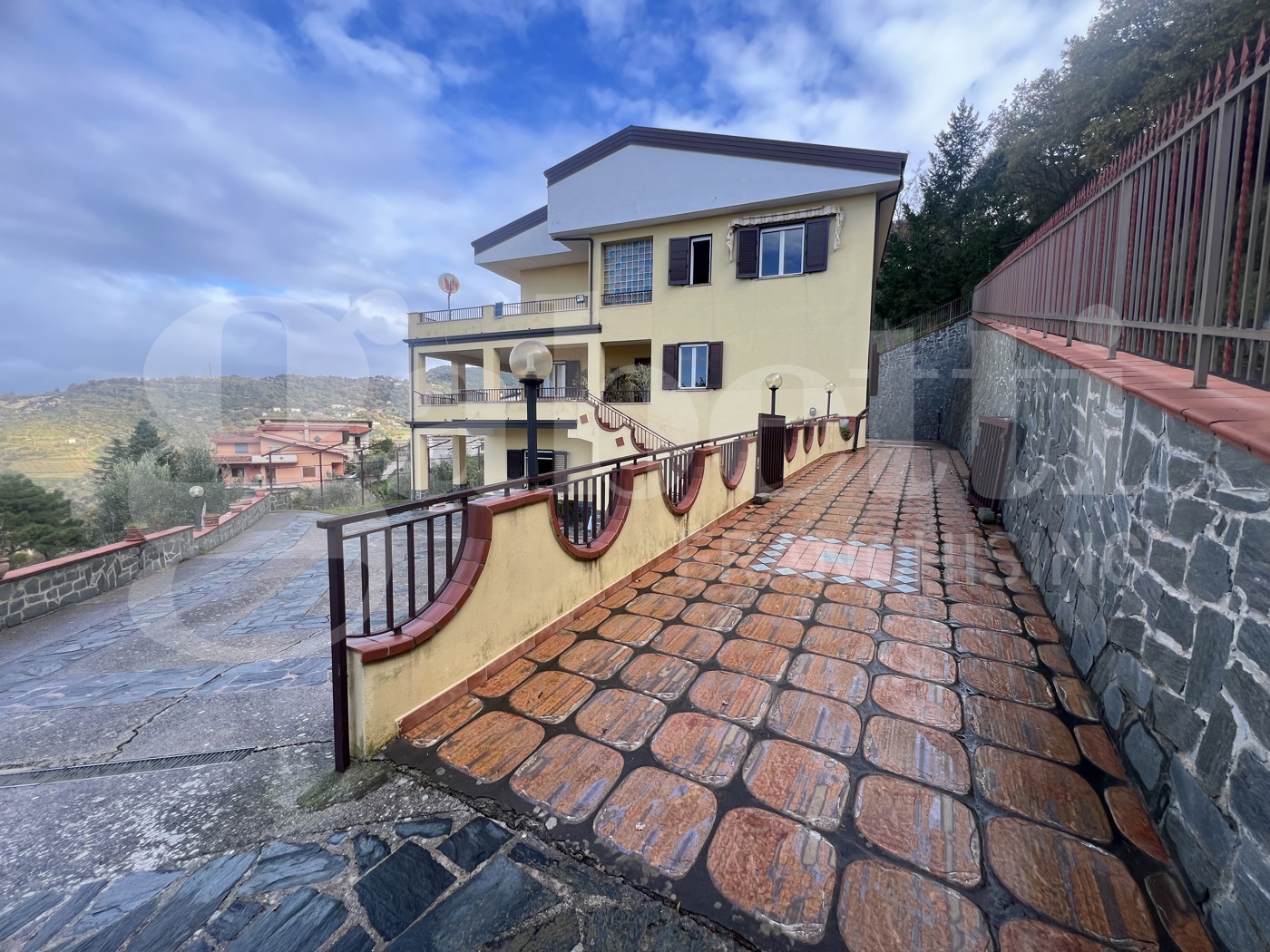 Casa indipendente in vendita a Fiumefreddo Bruzio