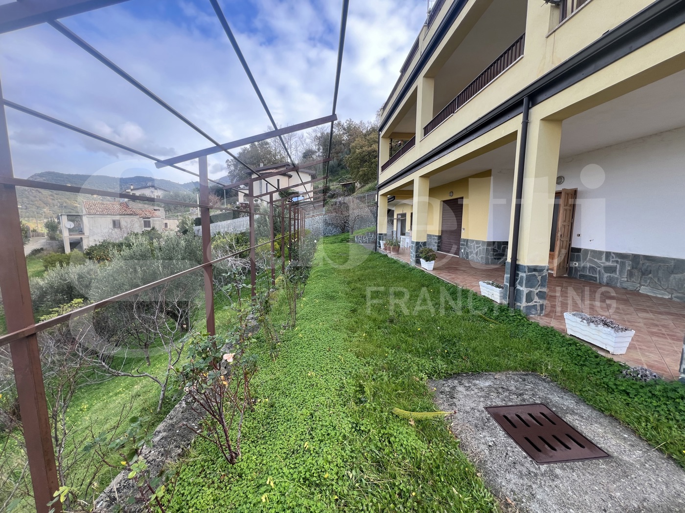 Casa indipendente in vendita a Fiumefreddo Bruzio