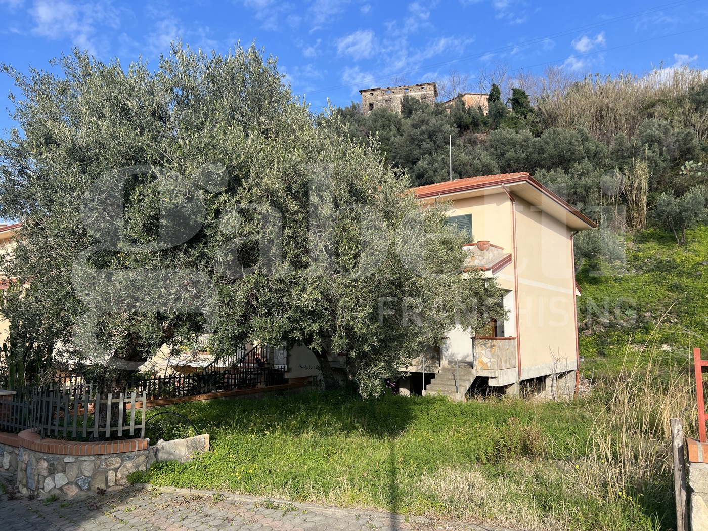 Villa da ristrutturare a Longobardi