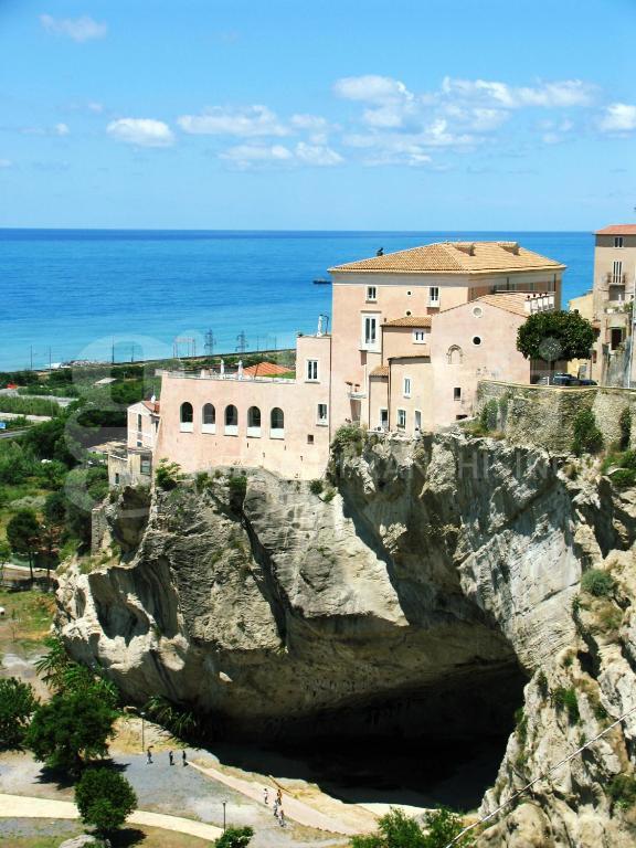 Castello con giardino a Amantea