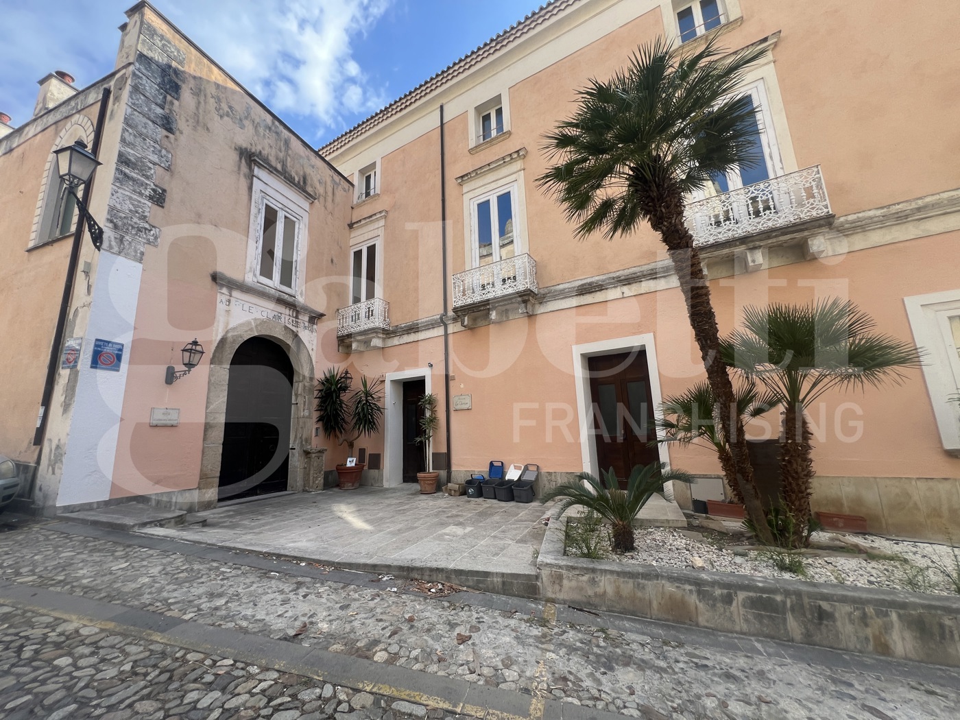 Castello con giardino a Amantea