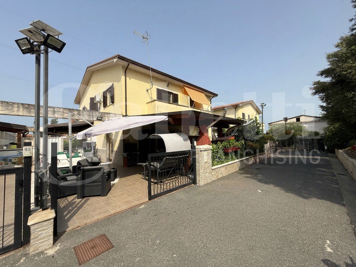 Casa indipendente in vendita a Falconara Albanese