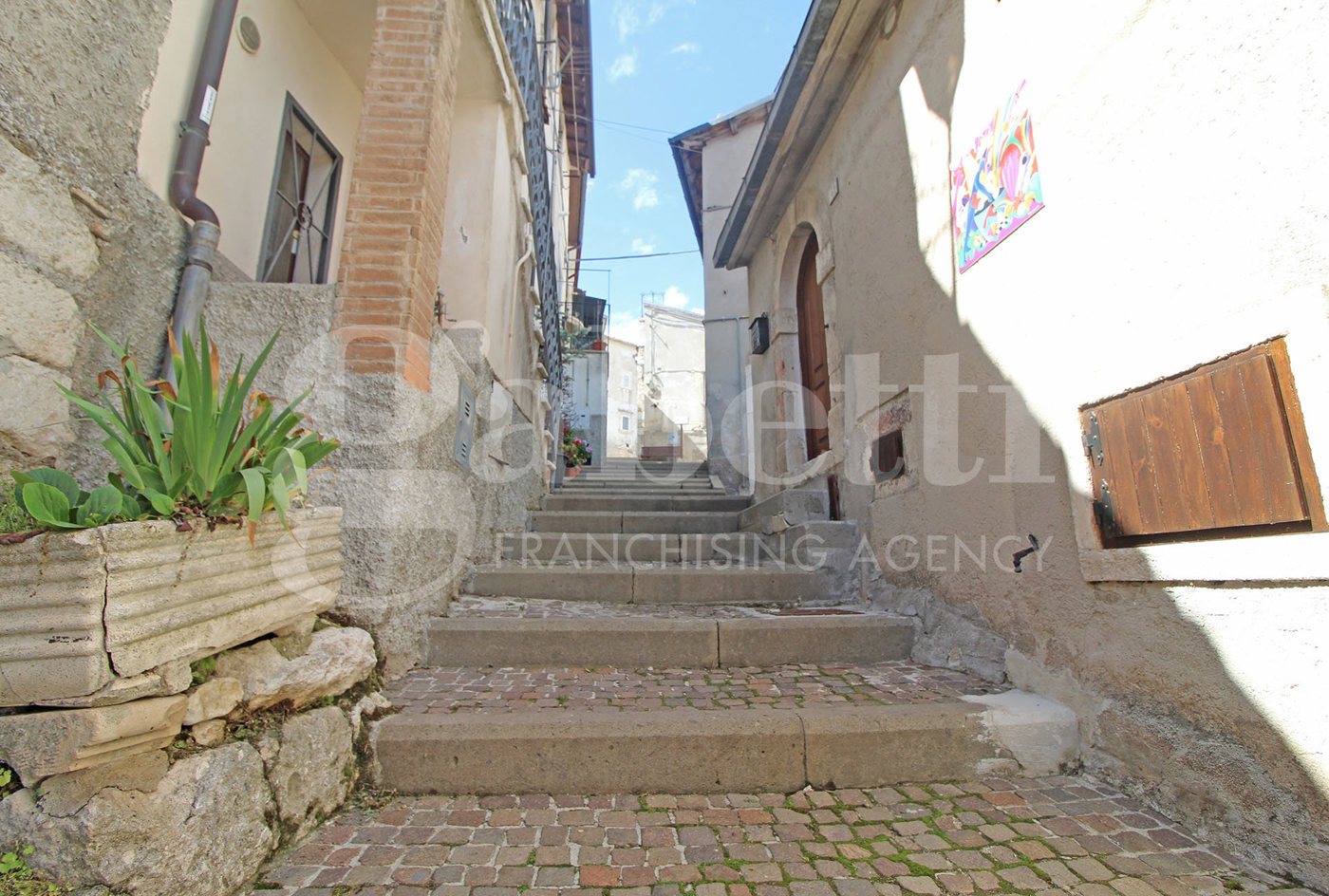 Quadrilocale arredato in affitto a Rivisondoli